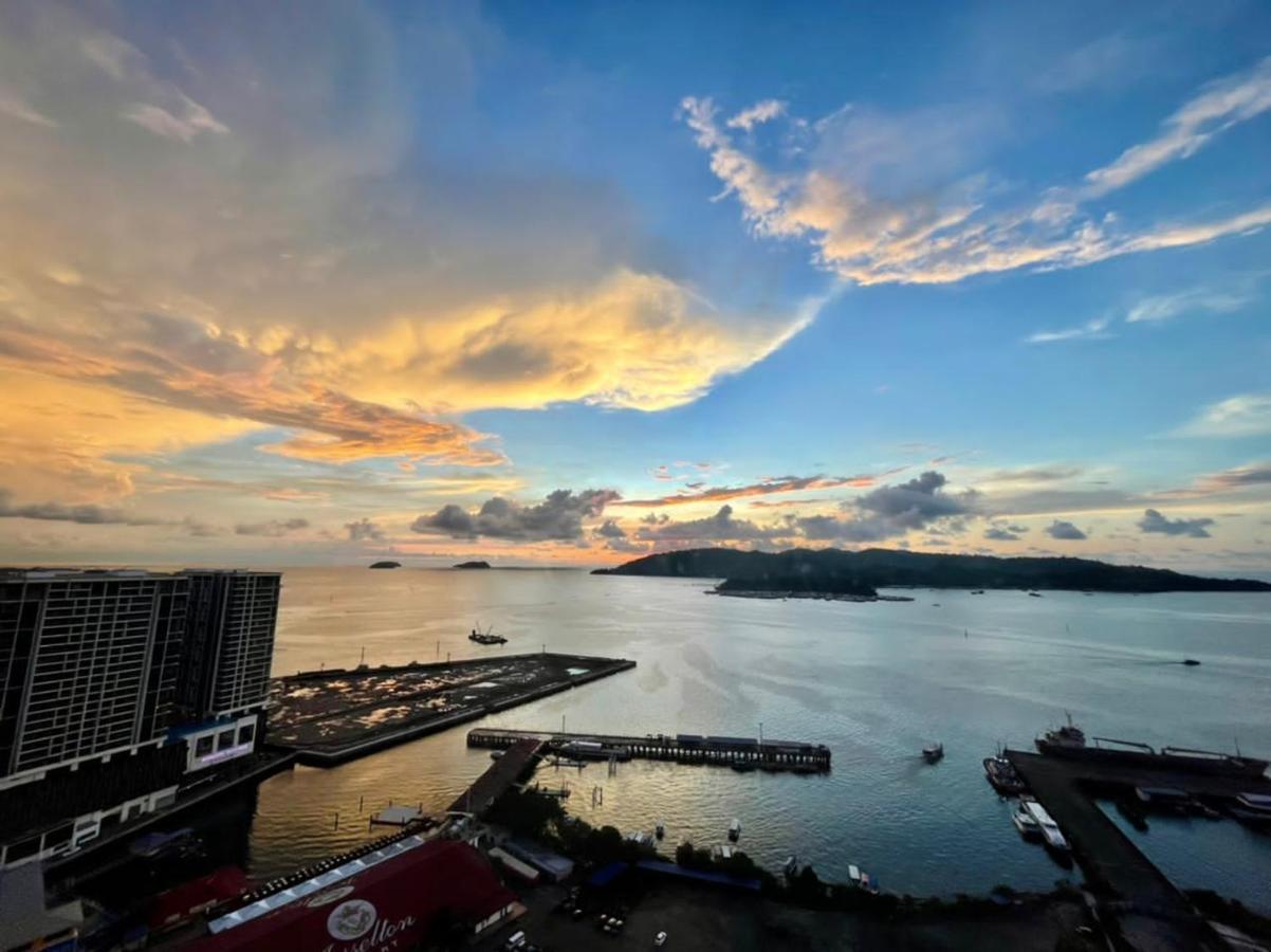 Petronella Suites Apartment @ Jesselton Quay Кота-Кінабалу Екстер'єр фото
